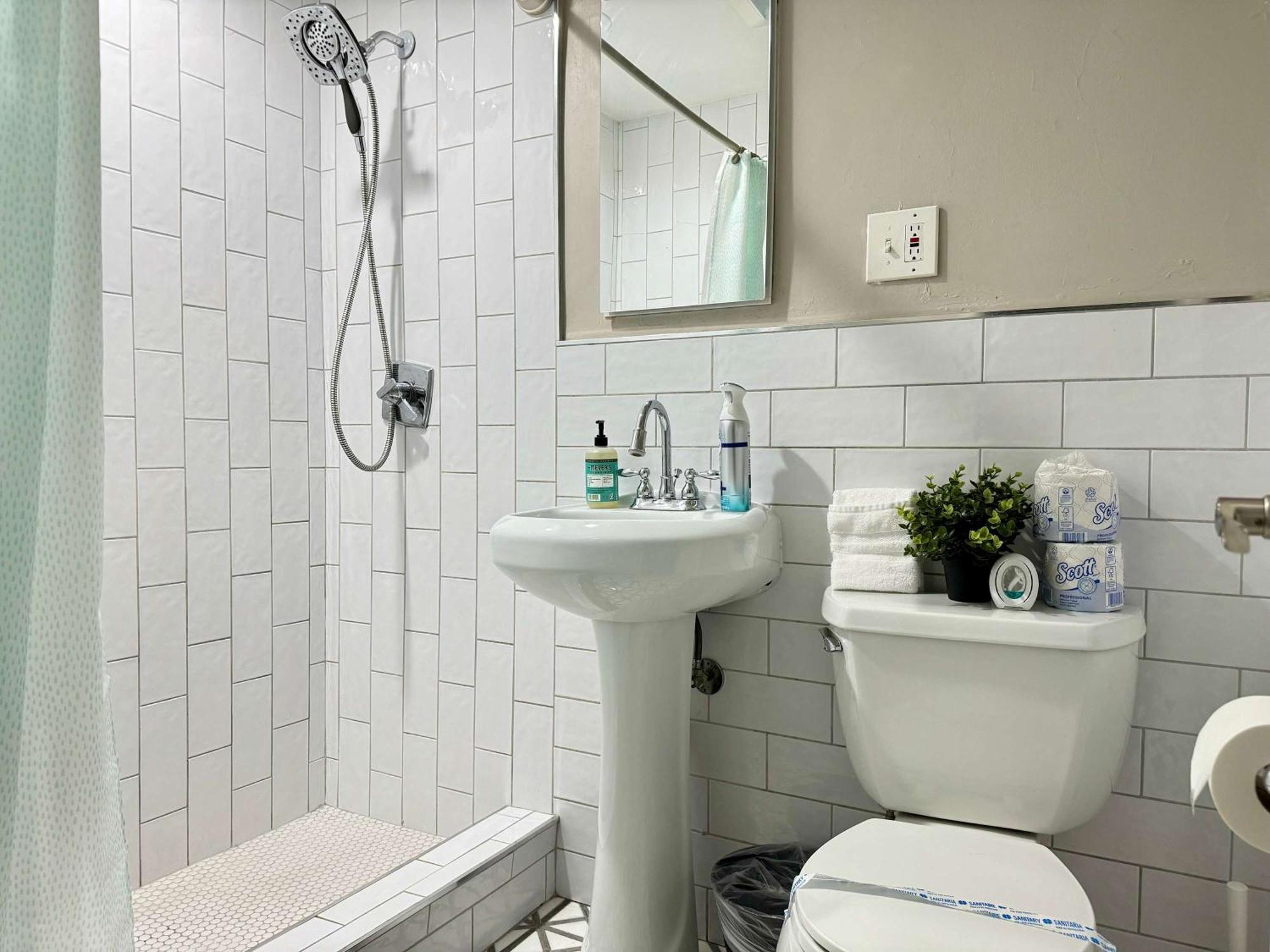 Atl Downtown 2br King Bed Free Parking Lm1408 Holiday home Atlanta